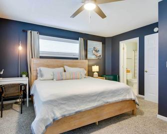 Ocean Block retreat with 5 Balconies in Bethany Beach - Bethany Beach - Bedroom