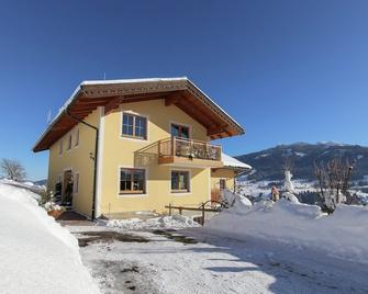 Holiday Home in Taxenbach with Hohe Tauern Views - Taxenbach - Building