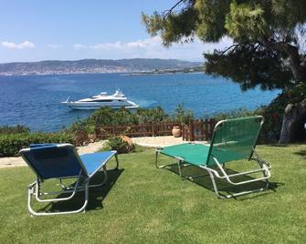 Villa With Private Beach Viewing Spetses - Agios Emilianos - Patio
