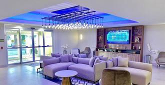 La Quinta Inn & Suites by Wyndham Port Arthur - Port Arthur - Sala de estar