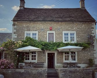 Neeld Arms - Chippenham - Building
