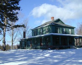 Beautiful 3 Bdrm Home - Ripton - Building