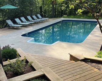 Private Pool & Hot Tub at Chalet by Hidden Valley - Somerset - Басейн
