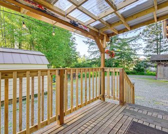 Pet-Friendly Quaint Cottage: Park-Like Setting - Monroe - Balcón