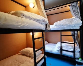 Dluck Hostel - Kanchanaburi - Bedroom