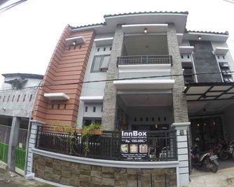 Innbox Capsule Hotel - Jember - Gebäude