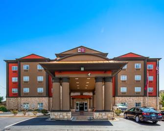 Best Western Plus JFK Inn & Suites - North Little Rock - Building