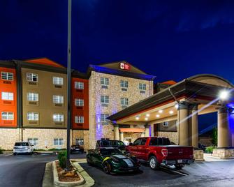 Best Western Plus JFK Inn & Suites - North Little Rock - Building