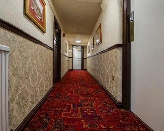 The Unicorn - Richmond - Hallway