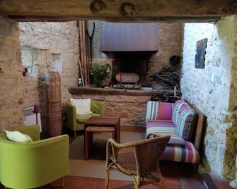 House with character in Sennouillac with swiming pool - Fayssac - Sala de estar