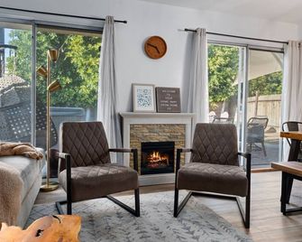 Hot Tub House in Long Beach! - Long Beach - Sala de estar