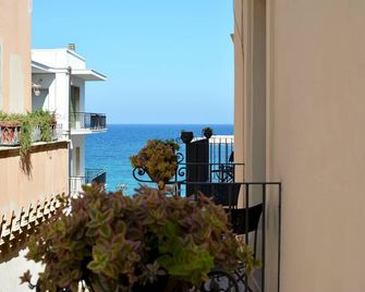 Hotel Palazzo Papaleo - אוטרנטו - מרפסת