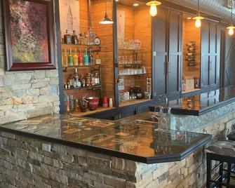 Large 3000 Sq. Ft Newly Renovated Upstairs Loft - Ideal Families & Friend - Highland - Bar