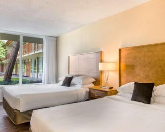 Red Lion Inn & Suites Branson - Branson - Bedroom