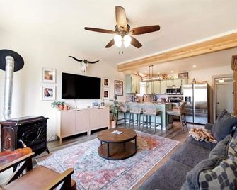 Enjoyable 2-bedroom house with AC in charming Palouse - Palouse - Living room