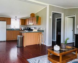 Charming 3 Bedroom in the heart of Leelanau County - Northport - Cocina
