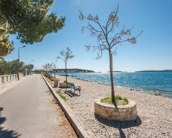 Apartment with Terrace and Sea View Brodarica - Brodarica - Strand