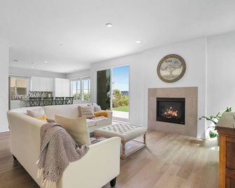 Love is All You Need - Σαν Ντιέγκο - Σαλόνι