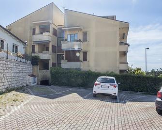 Numana, comodo trilocale con terrazzo - N008 - Numana - Gebäude