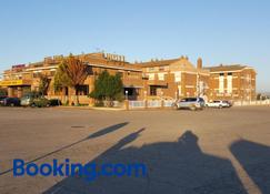 Hotel Reina Isabel - Lleida - Building