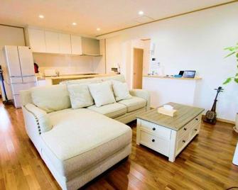 Beachsidesecret - Vacation Stay 86262v - Ginoza - Living room