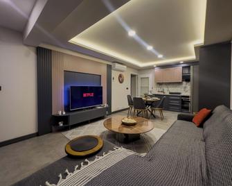 Belek 07 Luxury Suites Only For Family - Belek - Living room