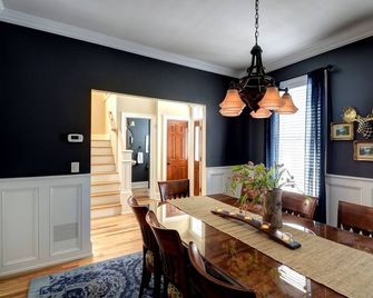 Upscale Adirondack inspired Evan's Lodge - Skaneateles - Eetruimte