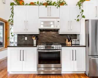 Spa and Lakeside - La Luz del Dia - Saint-Didace - Kitchen