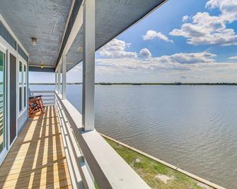 Gulf Coast Cottage With Beach Access Fis - Port Lavaca - Balkón