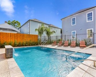 Modern 4 Br Condo With Balcony & Pool - Near Fq - Nueva Orleans - Piscina
