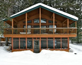 Four Bs Lodge in Barnes Sandy Frontage on Middle Eau Claire Lake - Solon Springs - Edificio