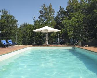 Agriturismo La Leggenda - Santa Fiora - Piscina