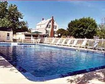 Tallwood Motel Wells - Wells - Piscina