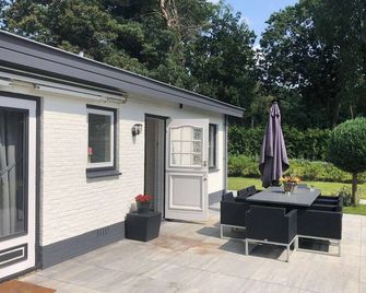 Holiday Home in Harderwijk Near Veluwemeer - Harderwijk - Patio