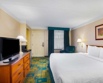 Super 8 by Wyndham Eagle Pass - Eagle Pass