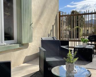 Hotel de Ma Tante - Lamalou-les-Bains - Patio
