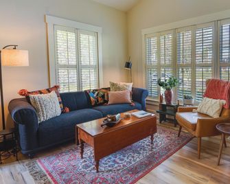 Charming Granville Home w/ Porch - Walk Downtown! - Granville - Sala de estar