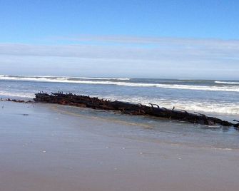 Enjoy Easy Access To The Ocean Less Than 100 Yards Away!! - Hatteras - Beach