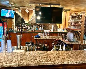 Triple G’s Resort - Cabin 1 - Pinnacle - Bar