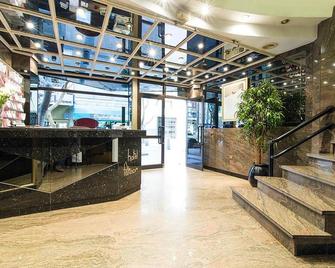 Adonis Pelinor - Santa Cruz de Tenerife - Front desk