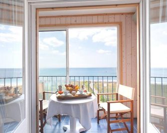 Hotel Restaurant De La Plage - Audierne - Balcony