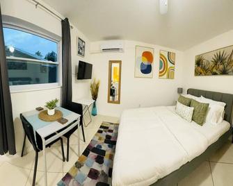 Studio with Terrace Near Hard Rock-Patio - Hollywood - Bedroom