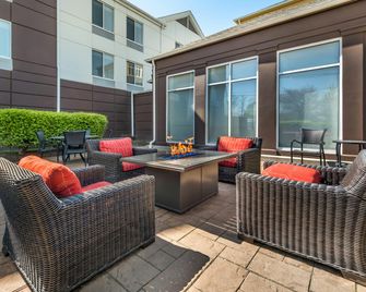 Hilton Garden Inn Lexington Hamburg - Lexington - Pátio
