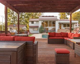 3 Bedrooms with 2 Bonus Rooms and Views! Pool with Spa - Mariposa - Terasa