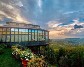 Hotel Villa Beccaris - Monforte d'Alba
