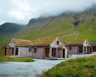 Múlafossur Cottages by famous waterfall in Gásadalur - Sørvágur - Bygning