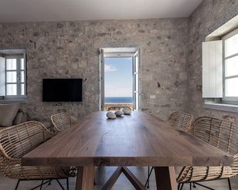 Ariá Estate Suites & Spa - Neo Oitylo - Dining room