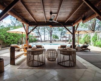 The Gili Beach Resort, 4 Bedrooms Villa Gili Trawangan - Beach Front - Gili Trawangan - Alberca
