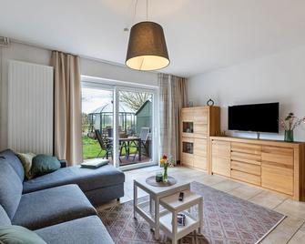 'Gartenglückchen' close to the Sea with Garden & Wi-Fi - Osdorf - Wohnzimmer