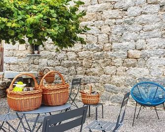 A Bella Scusa - Bastelica - Patio